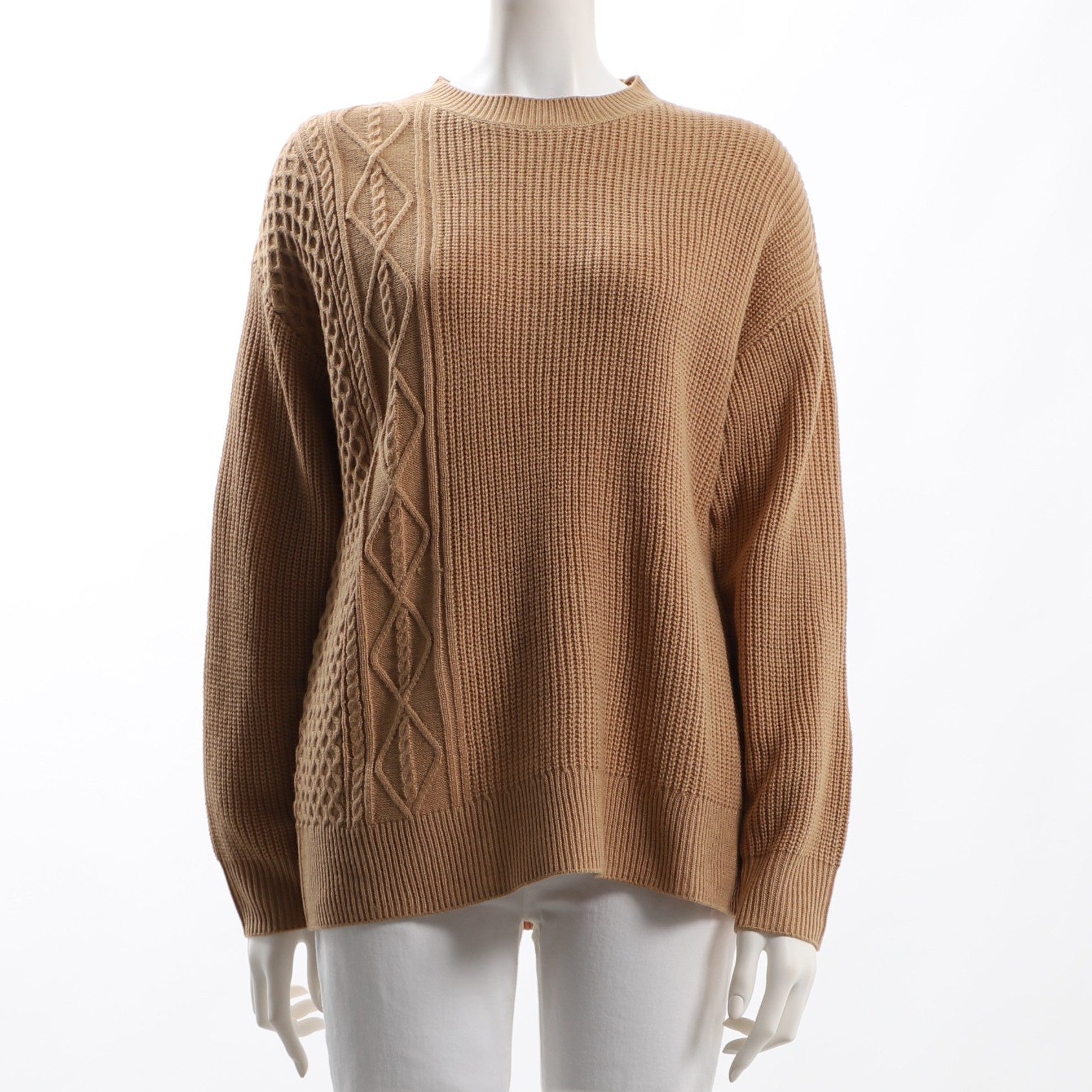 ケーブル編みデザインニット