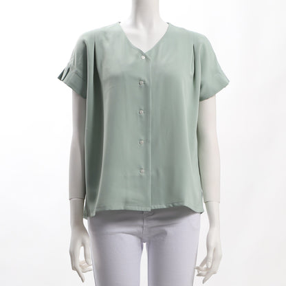 袖タックデザインフロントボタンブラウス