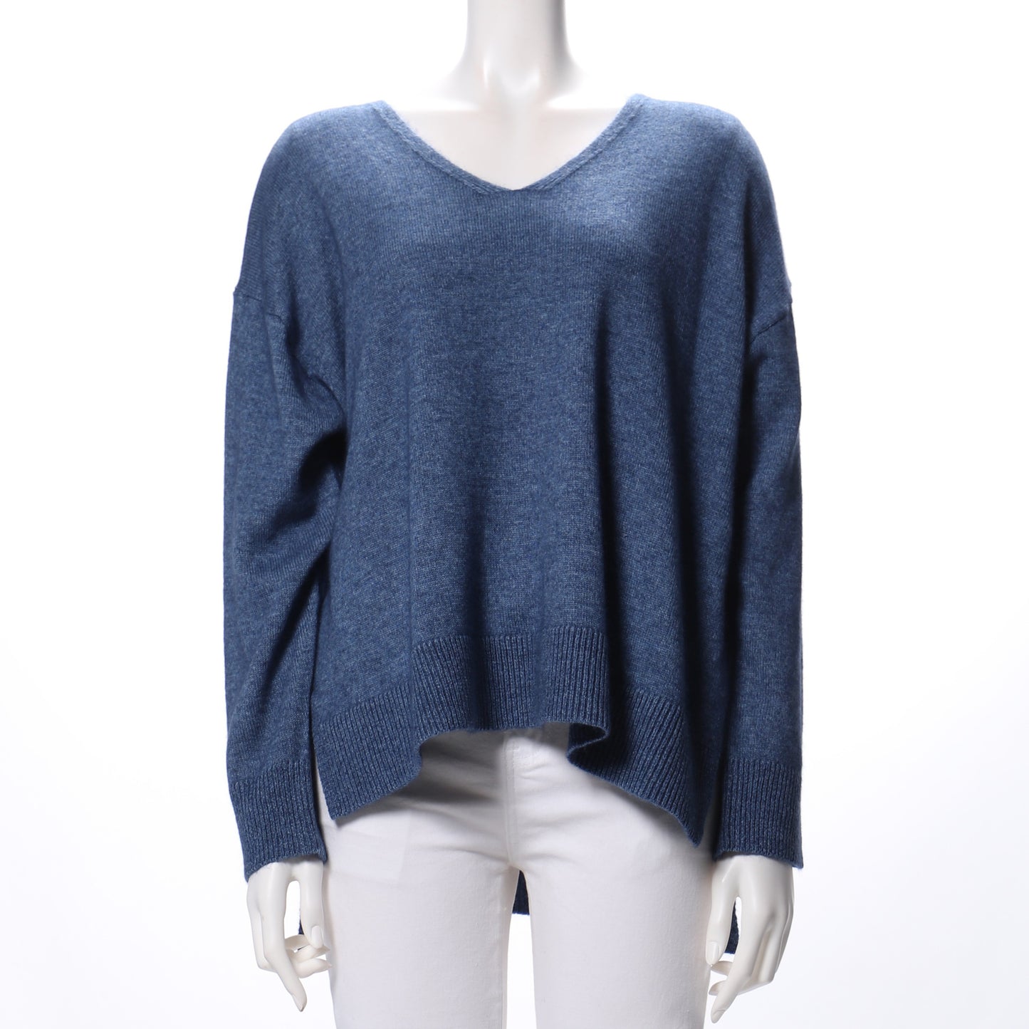 バックテールデザインVネックニット