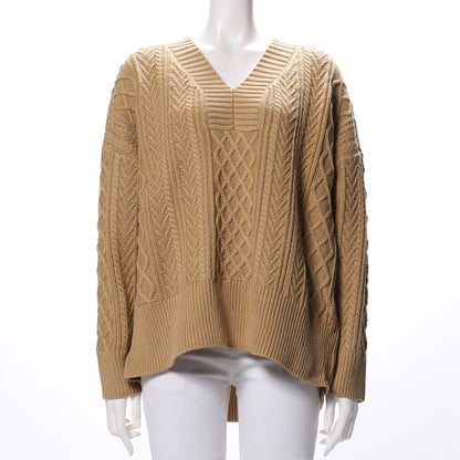 ケーブル編みVネックニット