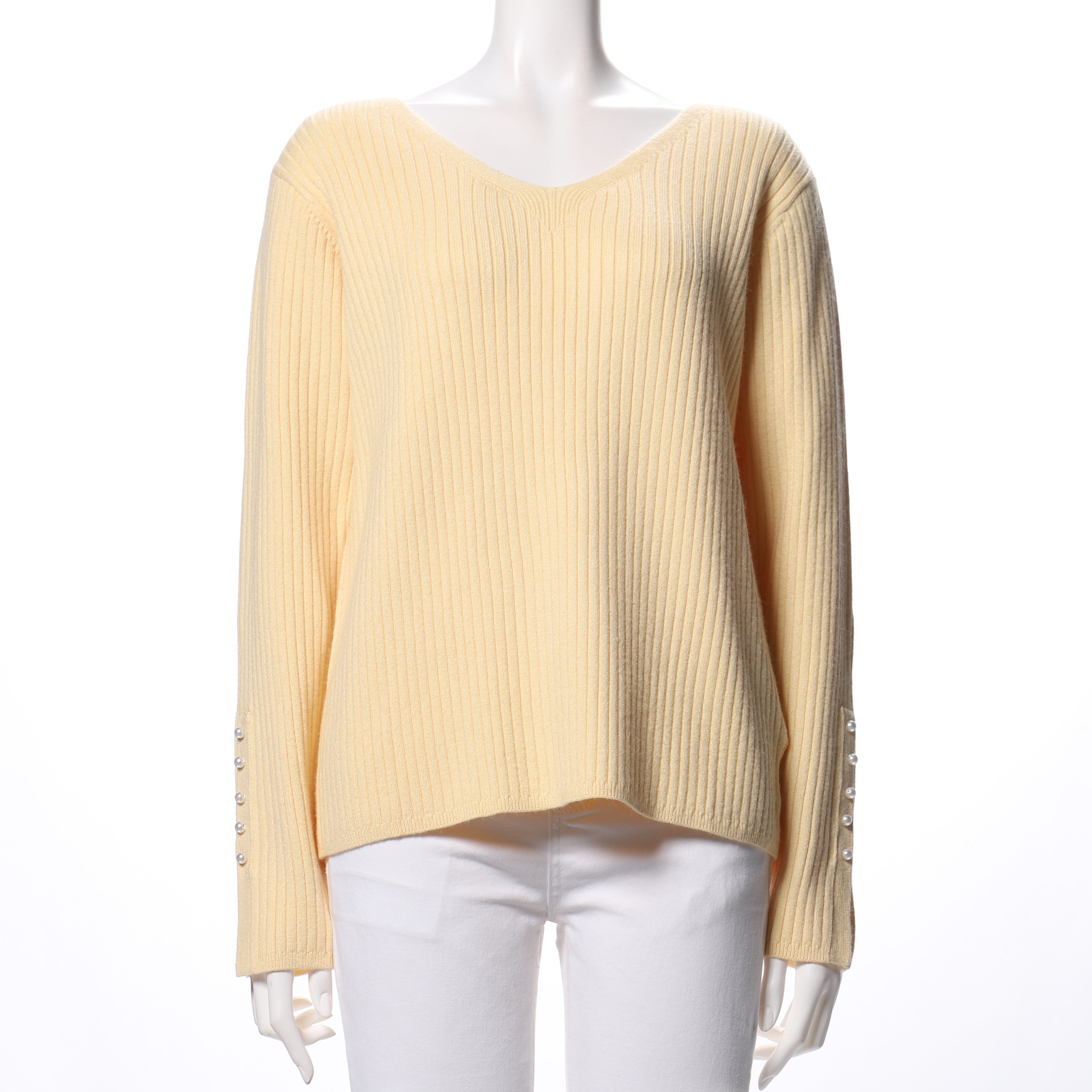 パールボタンVネックニット