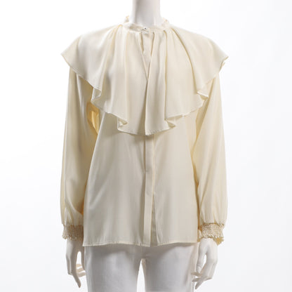 パールボタンフリルカラーブラウス