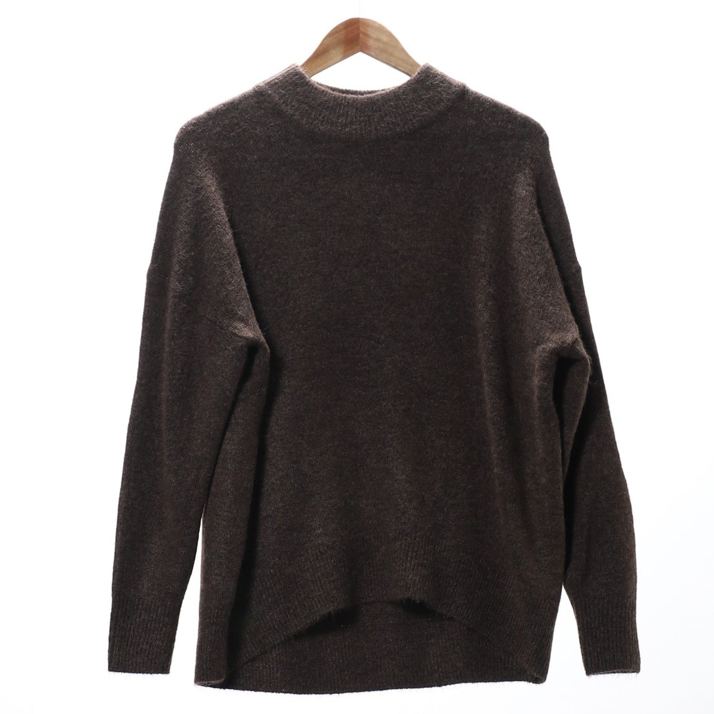 バックテールデザインドロップショルダーニット