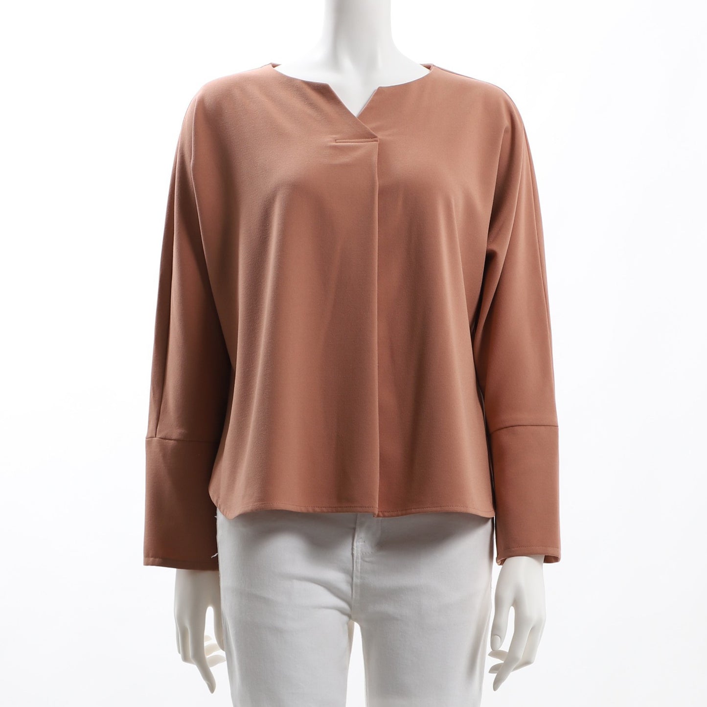 切り替えデザインオープンフロントネックブラウス