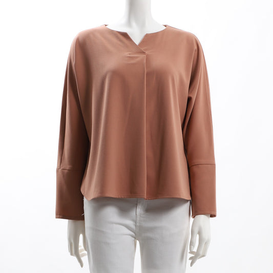 切り替えデザインオープンフロントネックブラウス