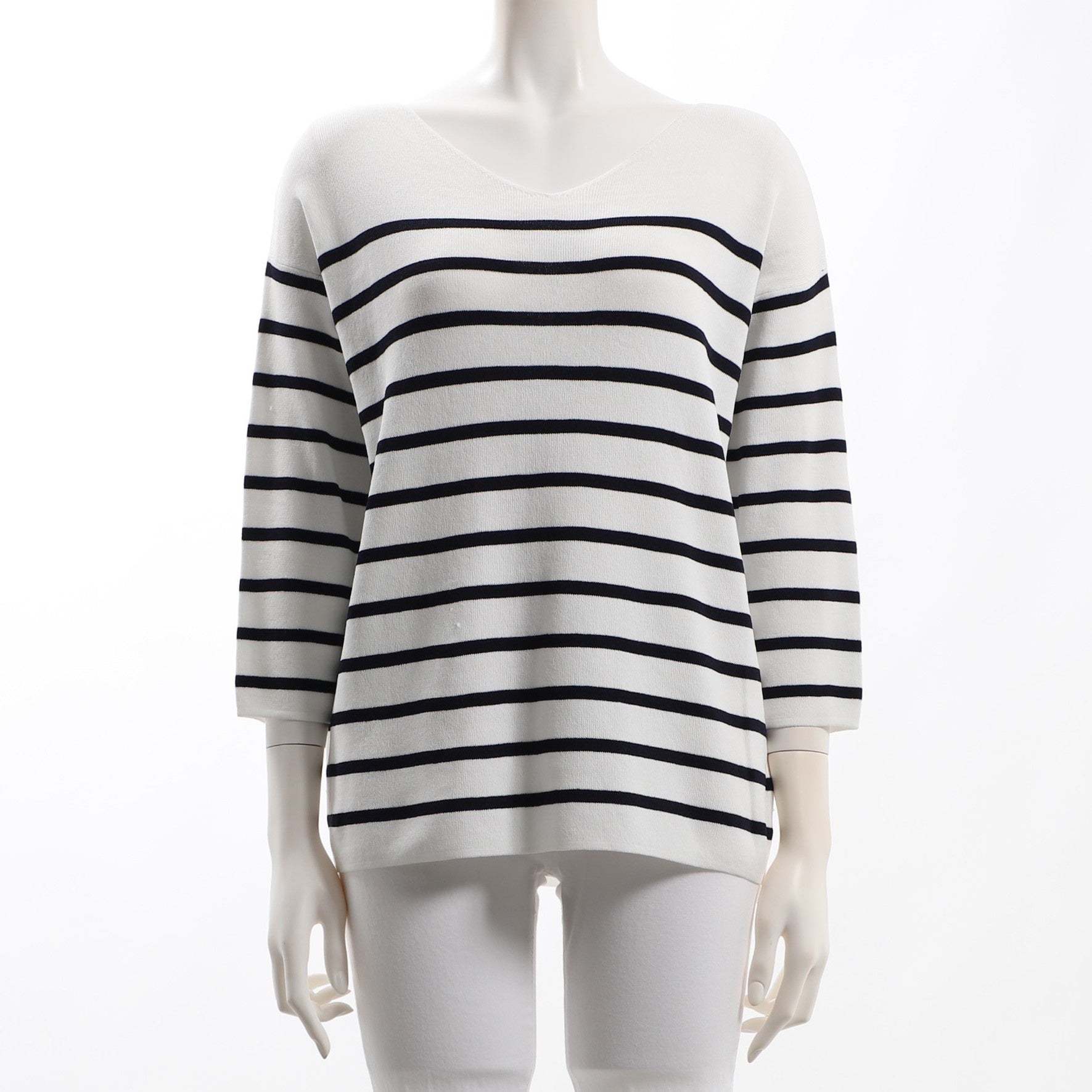 シンプルVネックニット