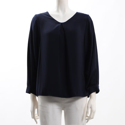 タック付きブラウス