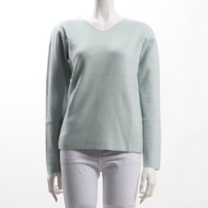 シンプルVネックニット