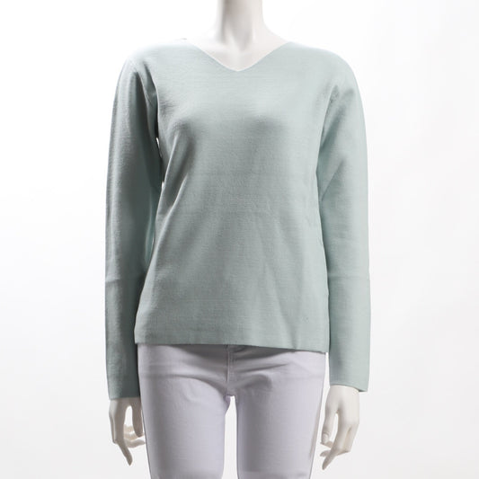 シンプルVネックニット