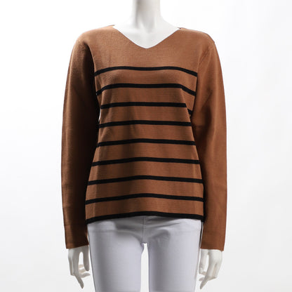 シンプルVネックニット