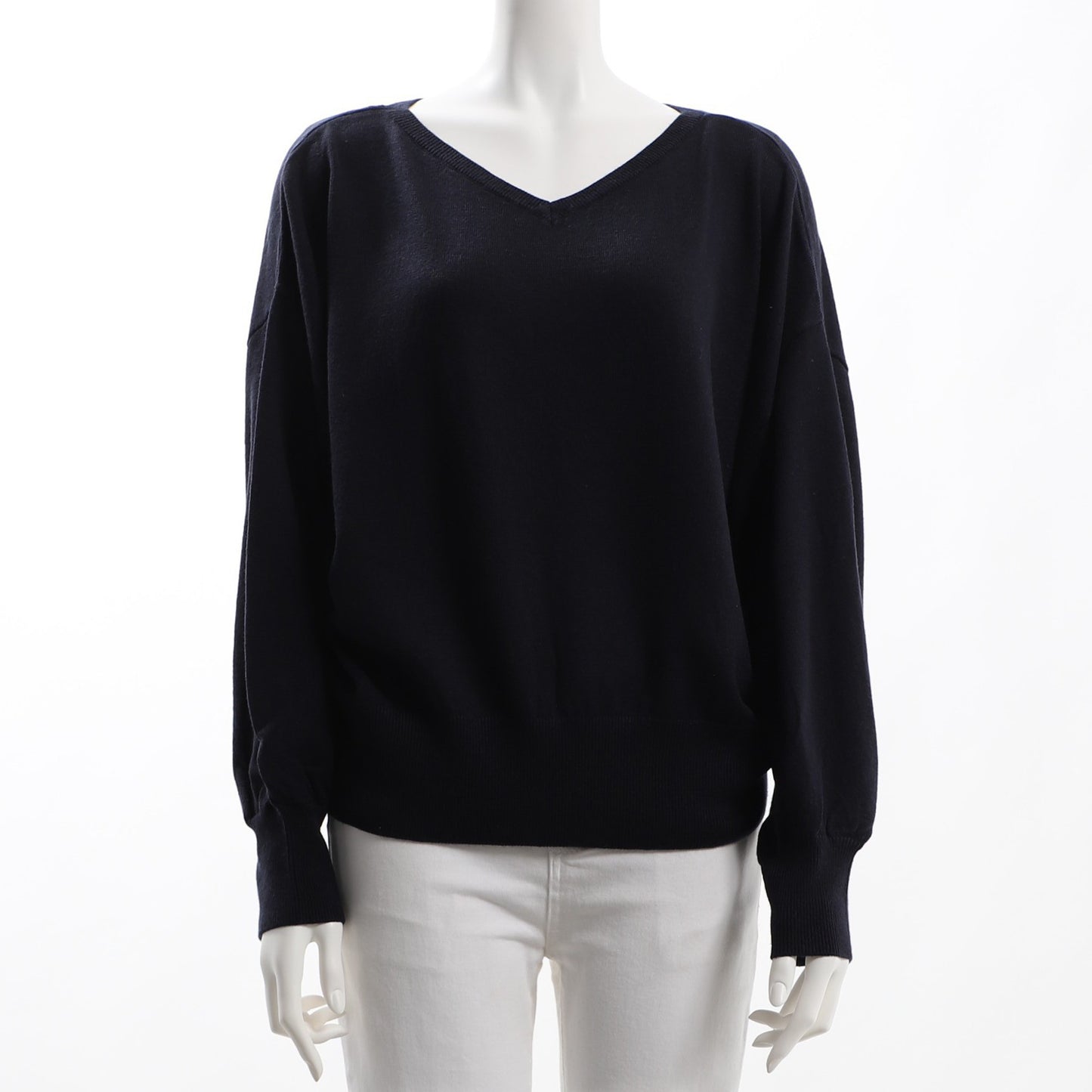 バックDカンデザインVネックニット