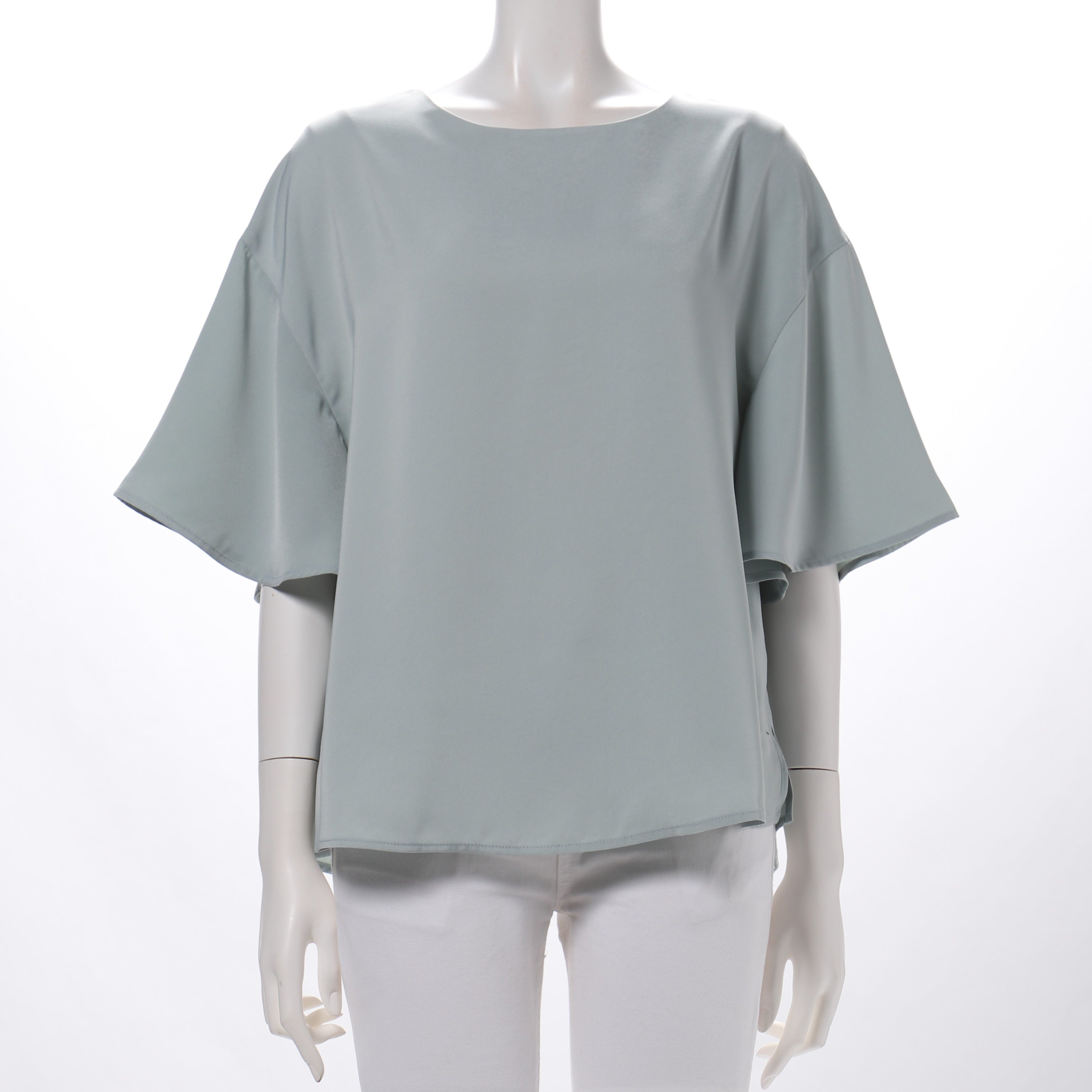 バックボタンフレアスリーブブラウス