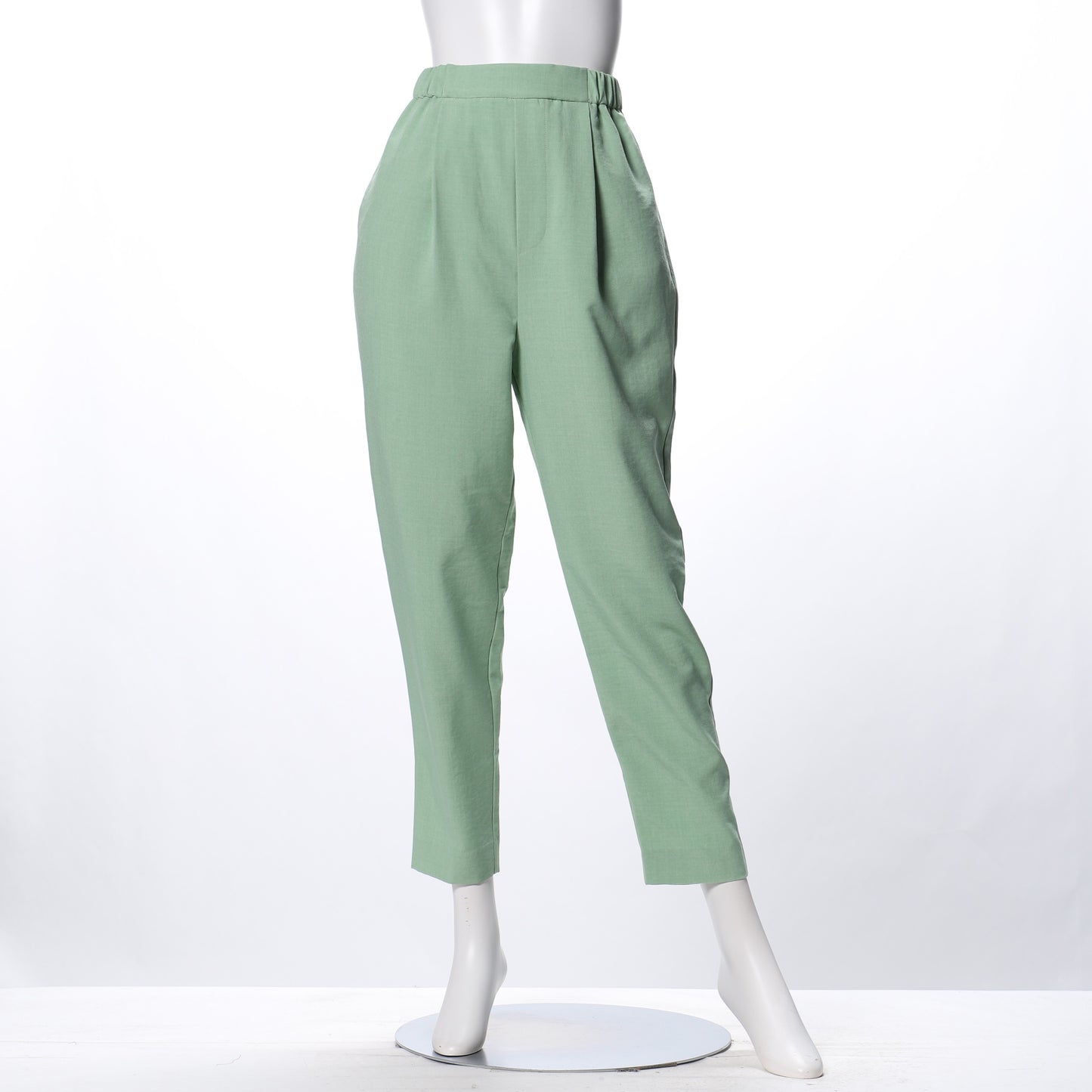 タックテーパードパンツ