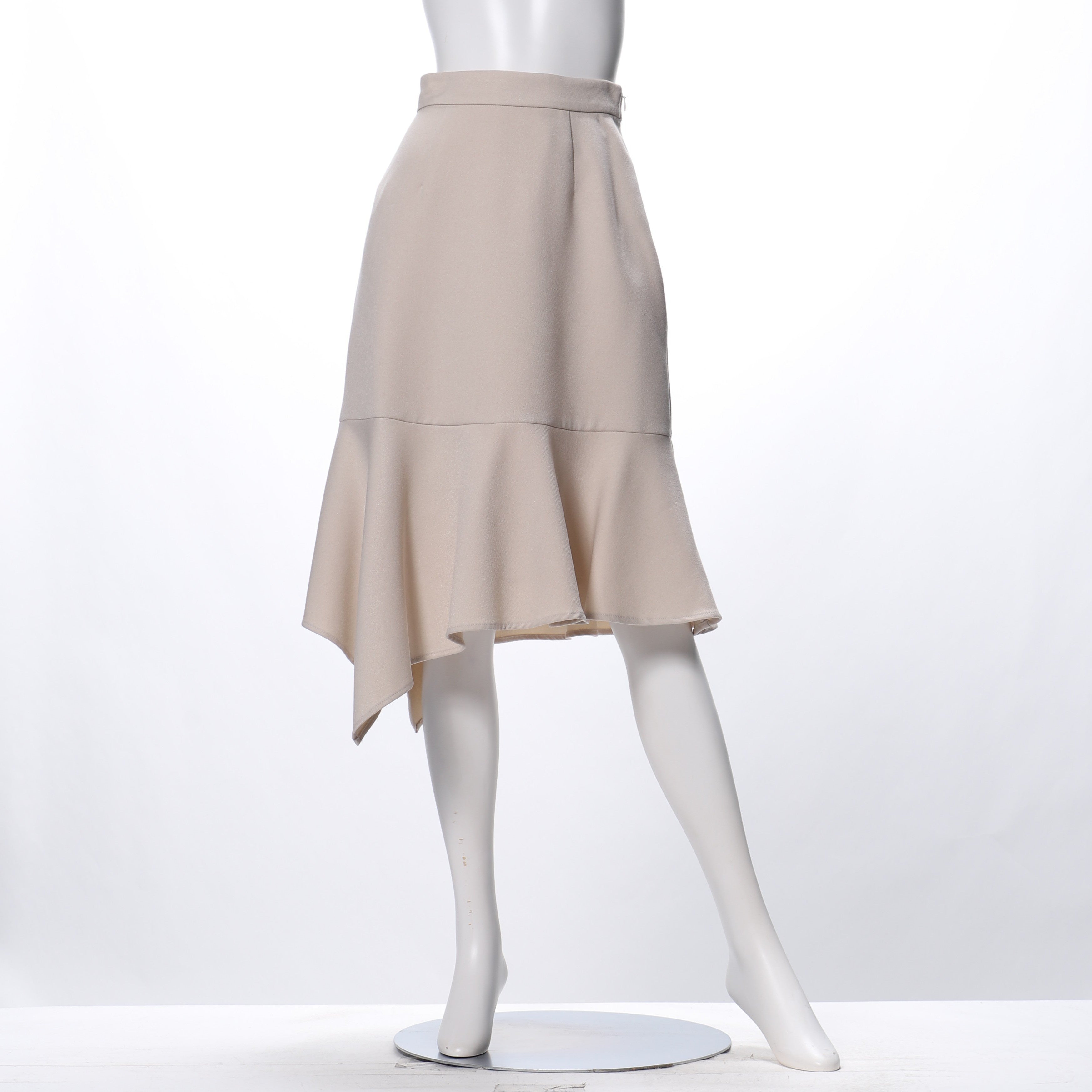 アシンメトリーヘムトランペットスカート