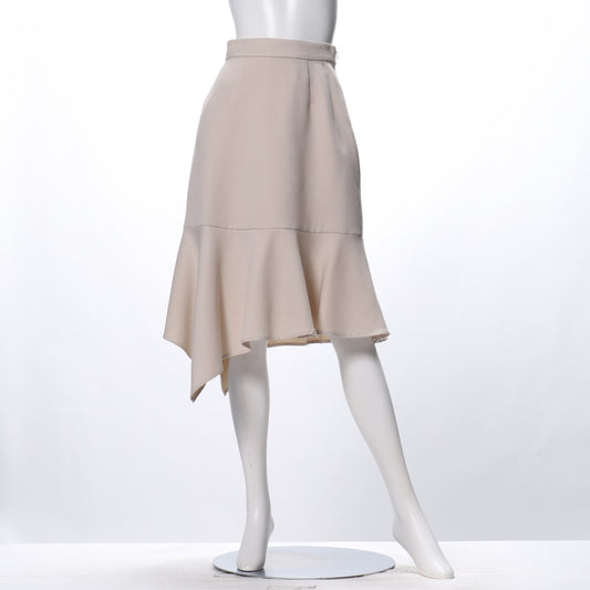 アシンメトリーヘムトランペットスカート
