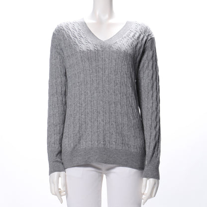 ケーブル編みVネックニット