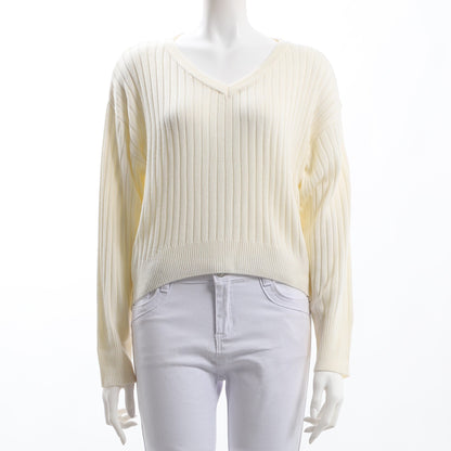 Vネックリブニット