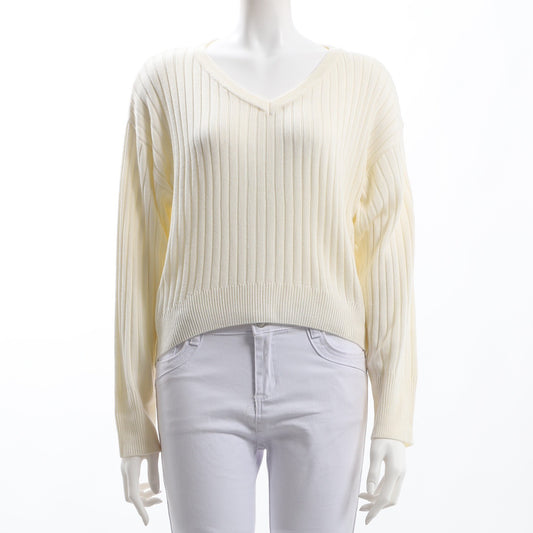 Vネックリブニット