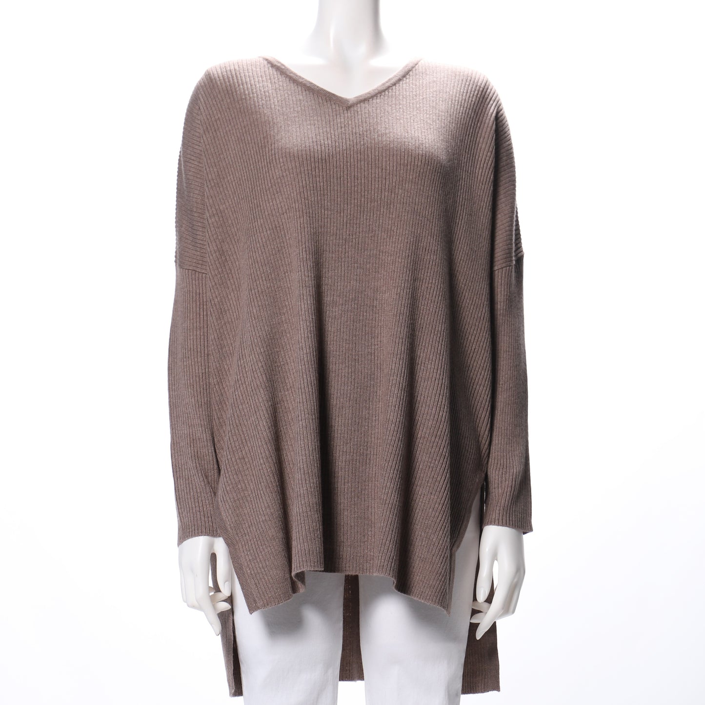 バックテールデザインVネックニット