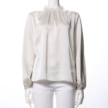 光沢感のあるドット柄スタンドカラーブラウス