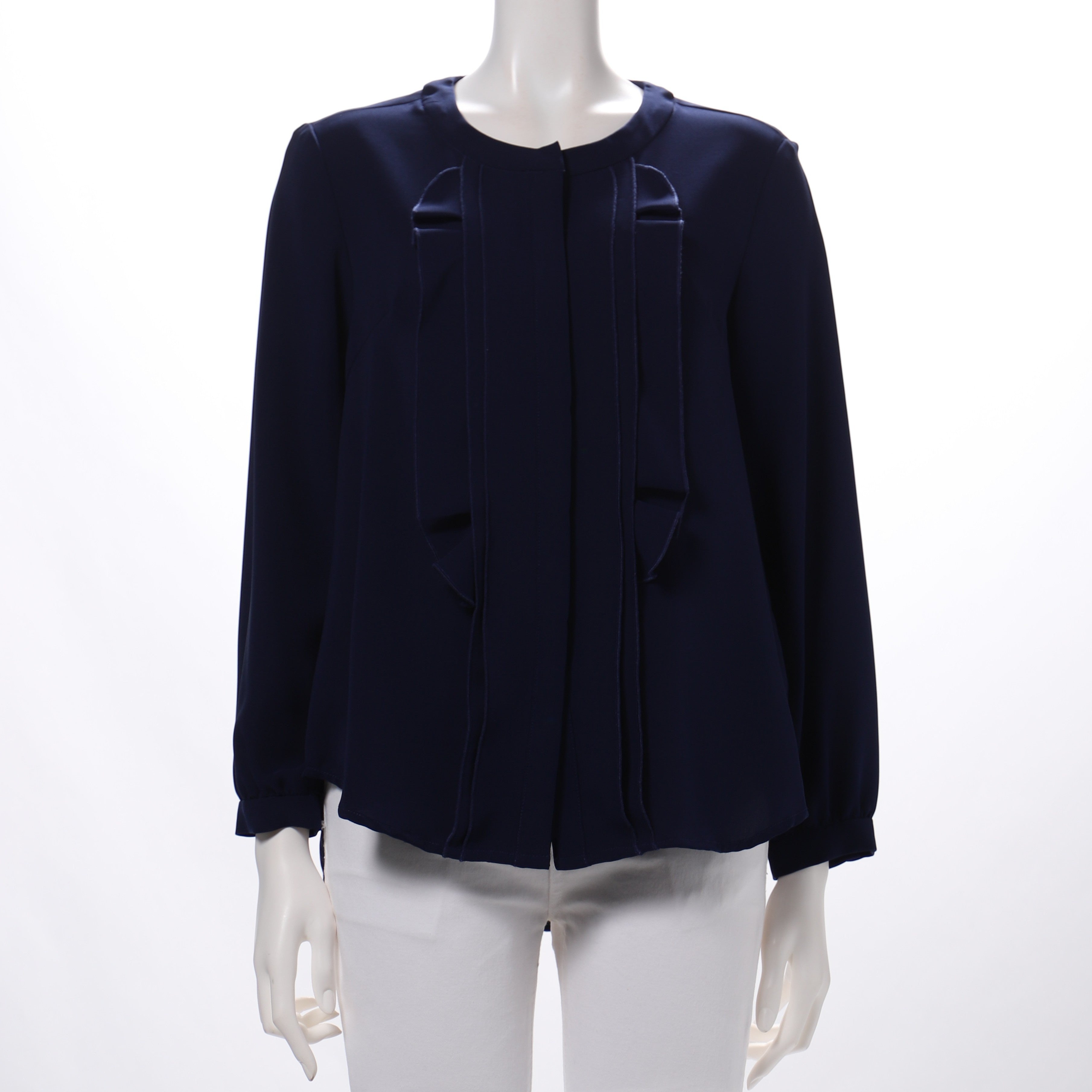 前立てフリル比翼仕立てブラウス