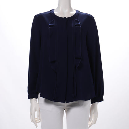 前立てフリル比翼仕立てブラウス