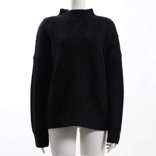 変形編み地オフネックニット