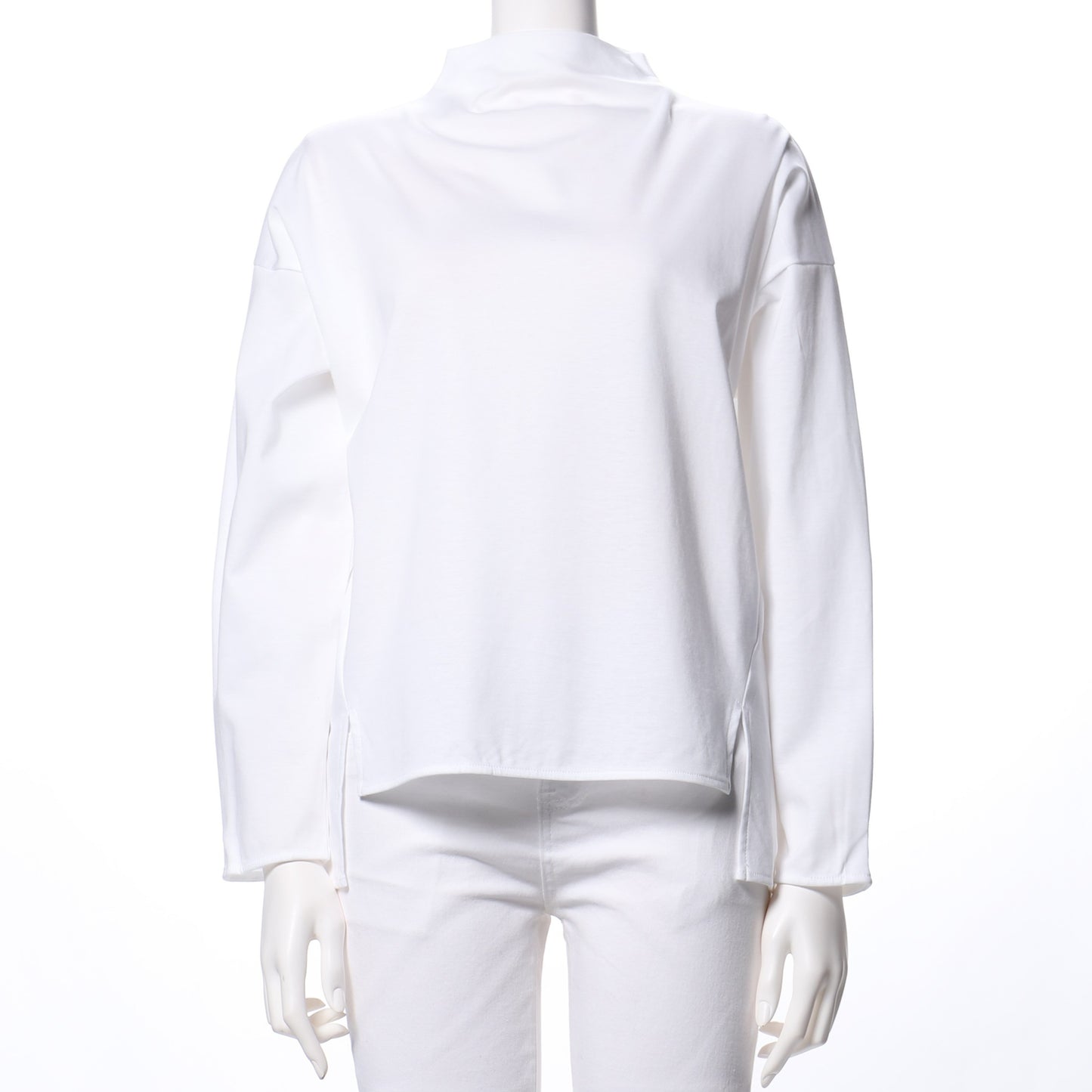 ハリ感のあるオフネックカットソー