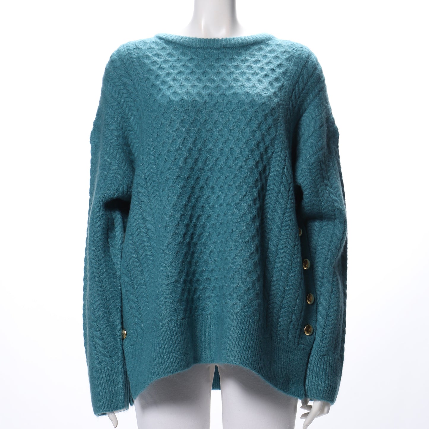 ケーブル編みボタンニット