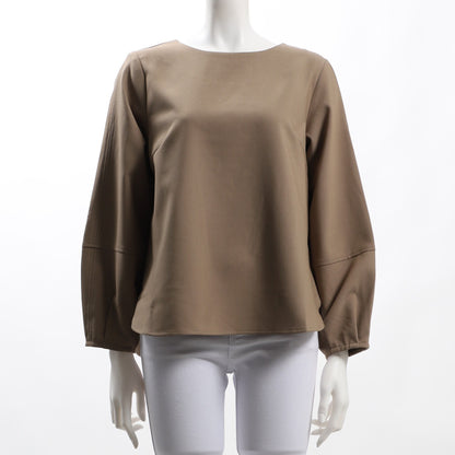 袖タックラウンドネックブラウス