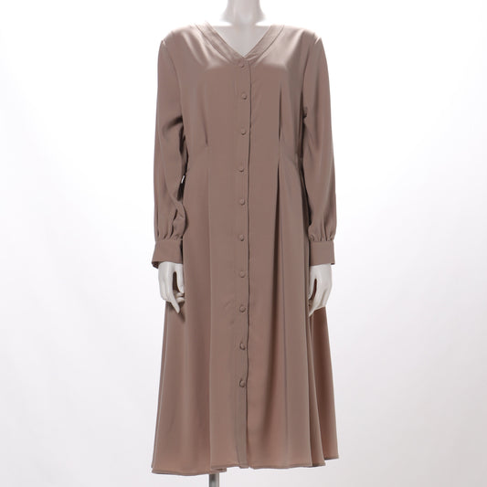 タック入りフロントボタンワンピース