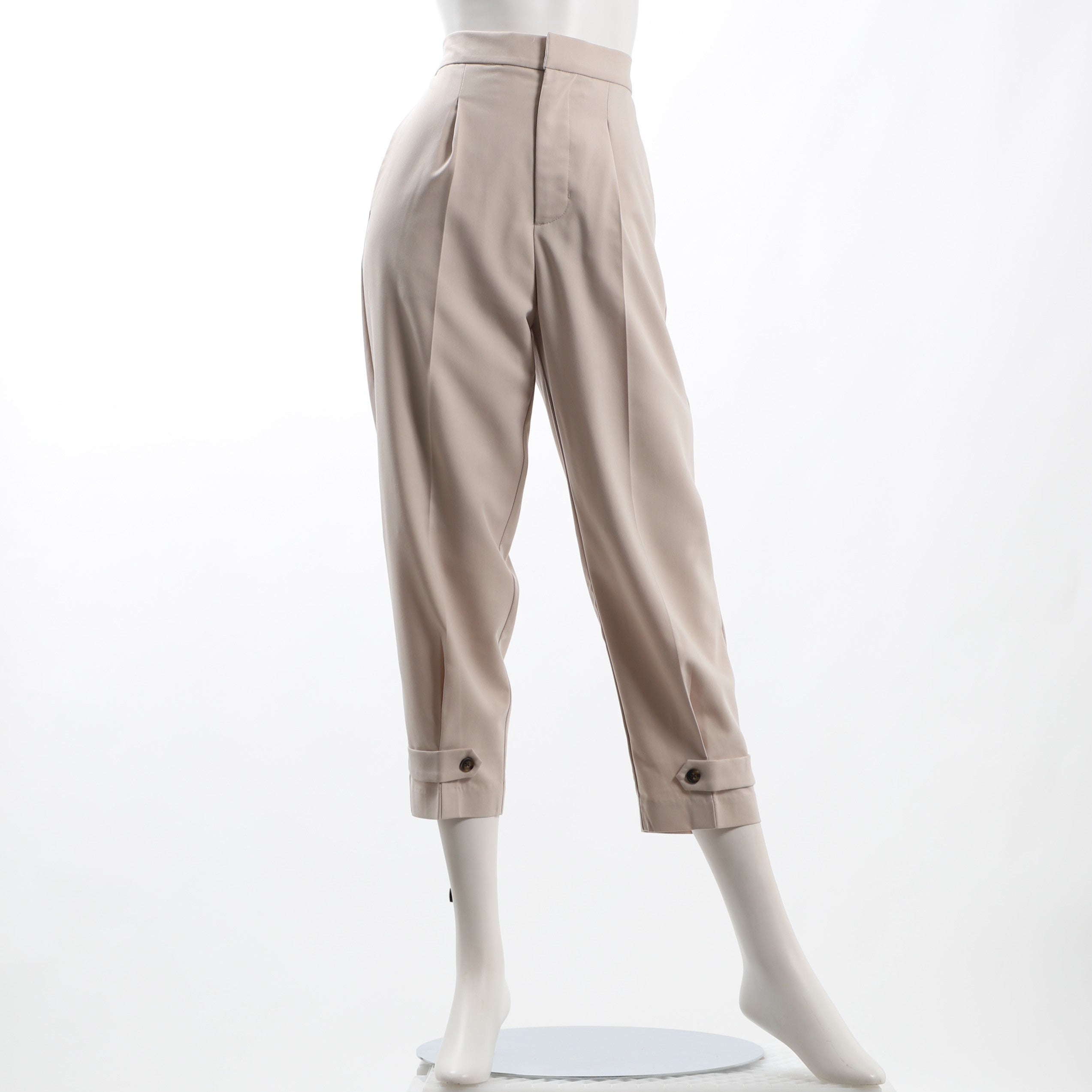 タック入りテーパードパンツ