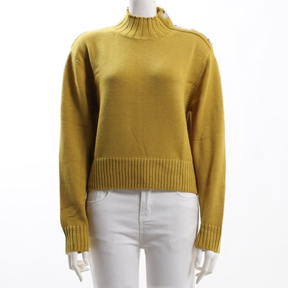 肩ボタンデザインハイネックニット