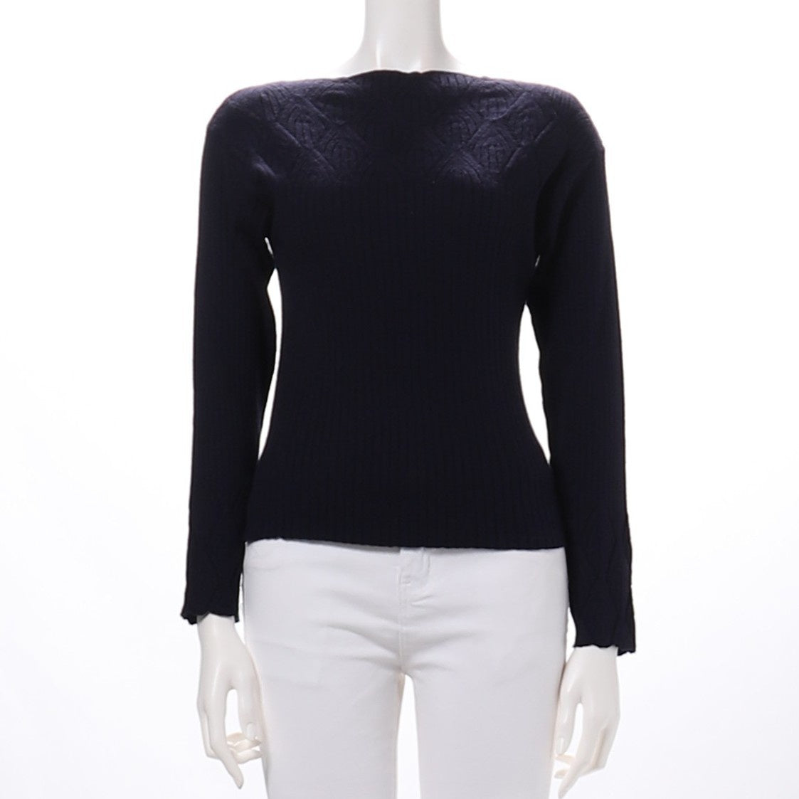 編みデザインスラッシュドネックリブニット