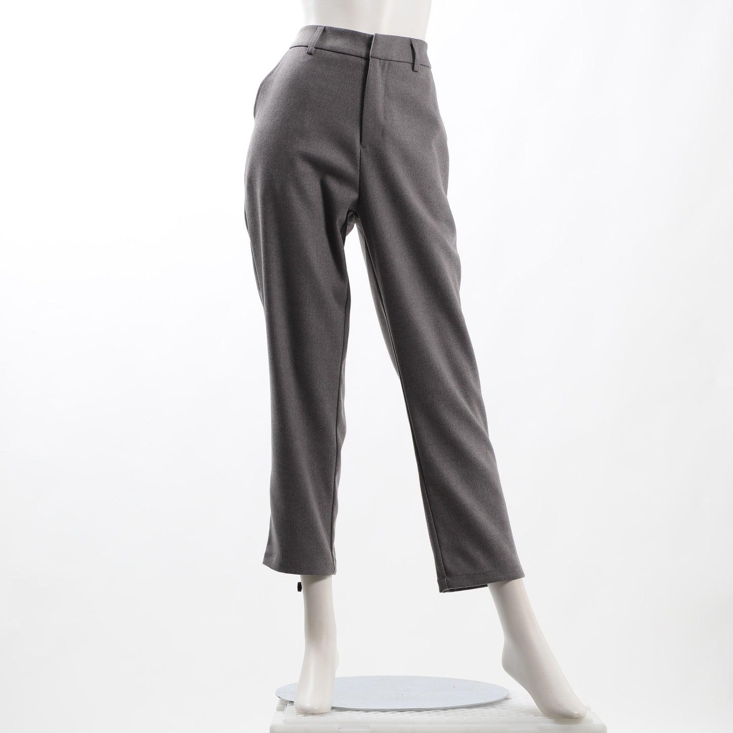 シンプルデザインテーパードパンツ