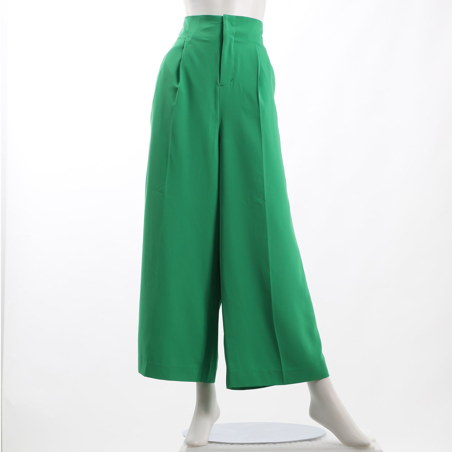 タック入りワイドパンツ