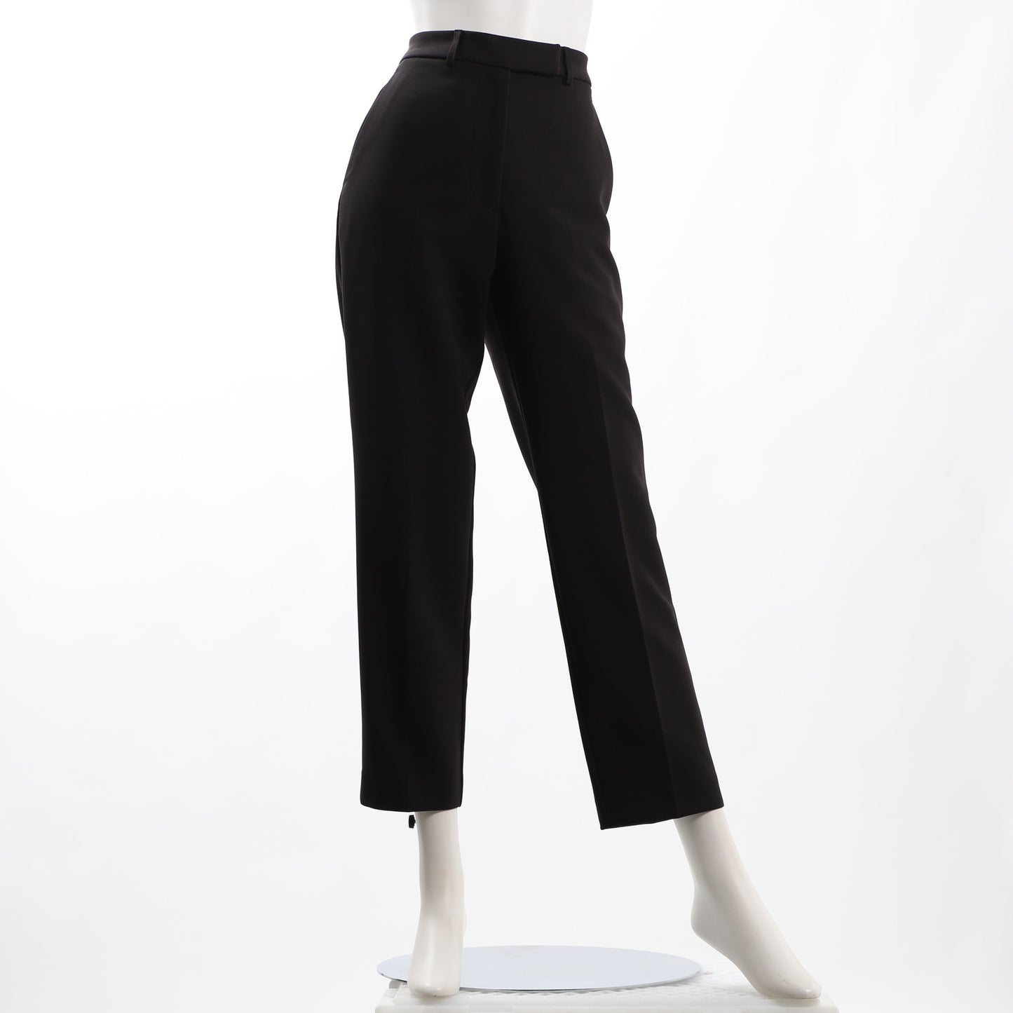 ケーブル編みニット