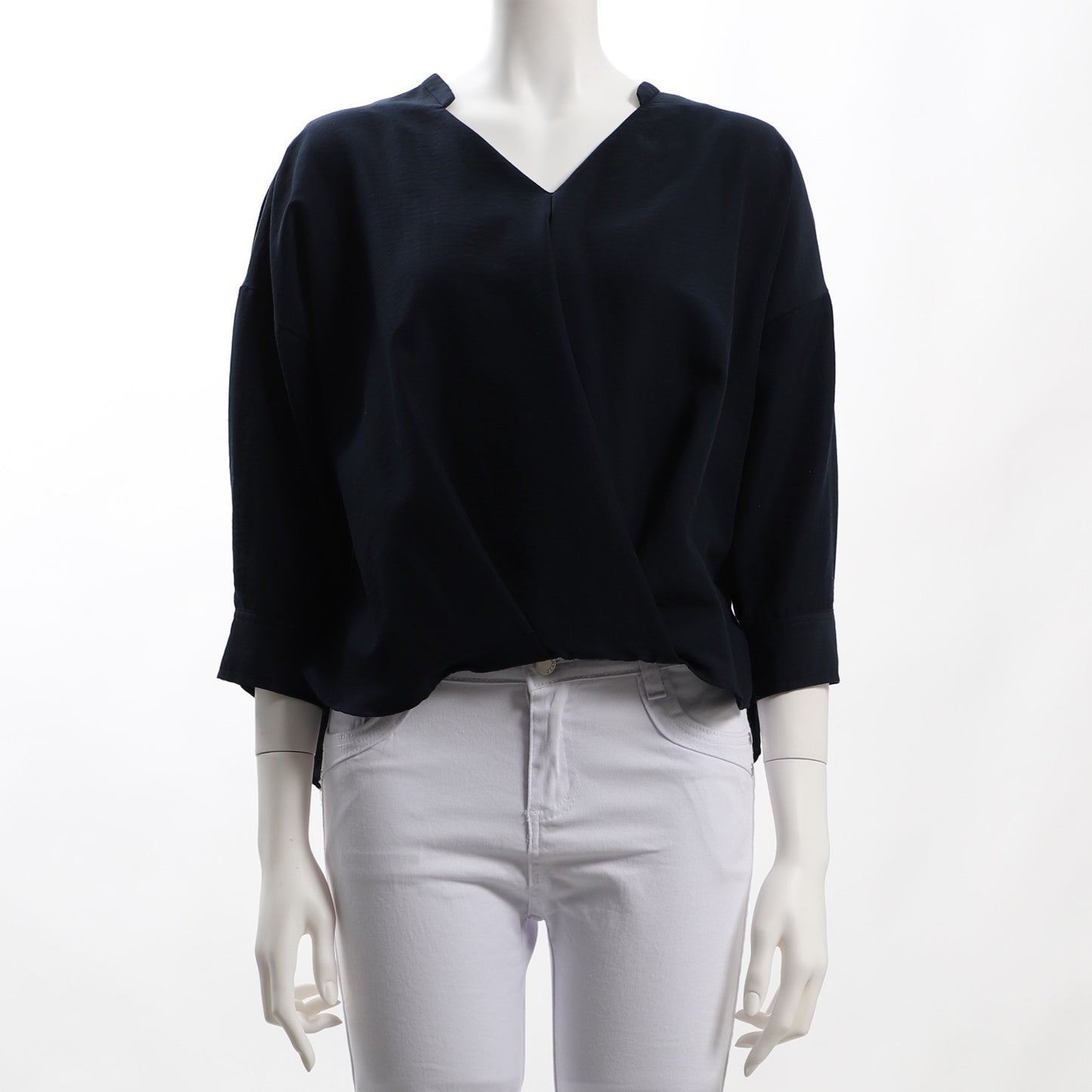 タック入りVネックブラウス