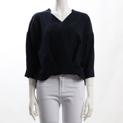 タック入りVネックブラウス