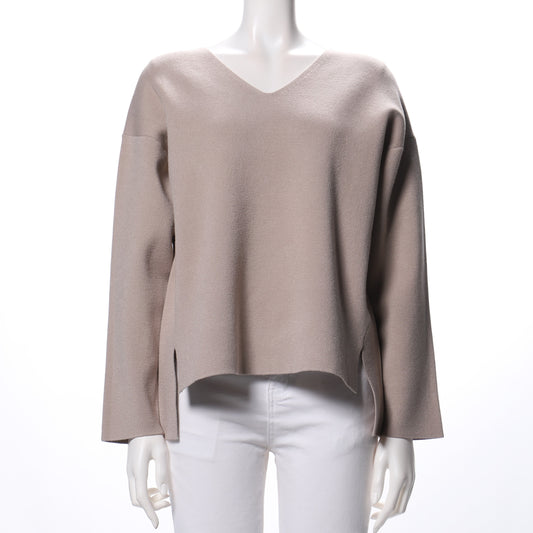 サイドスリット入りVネックニット