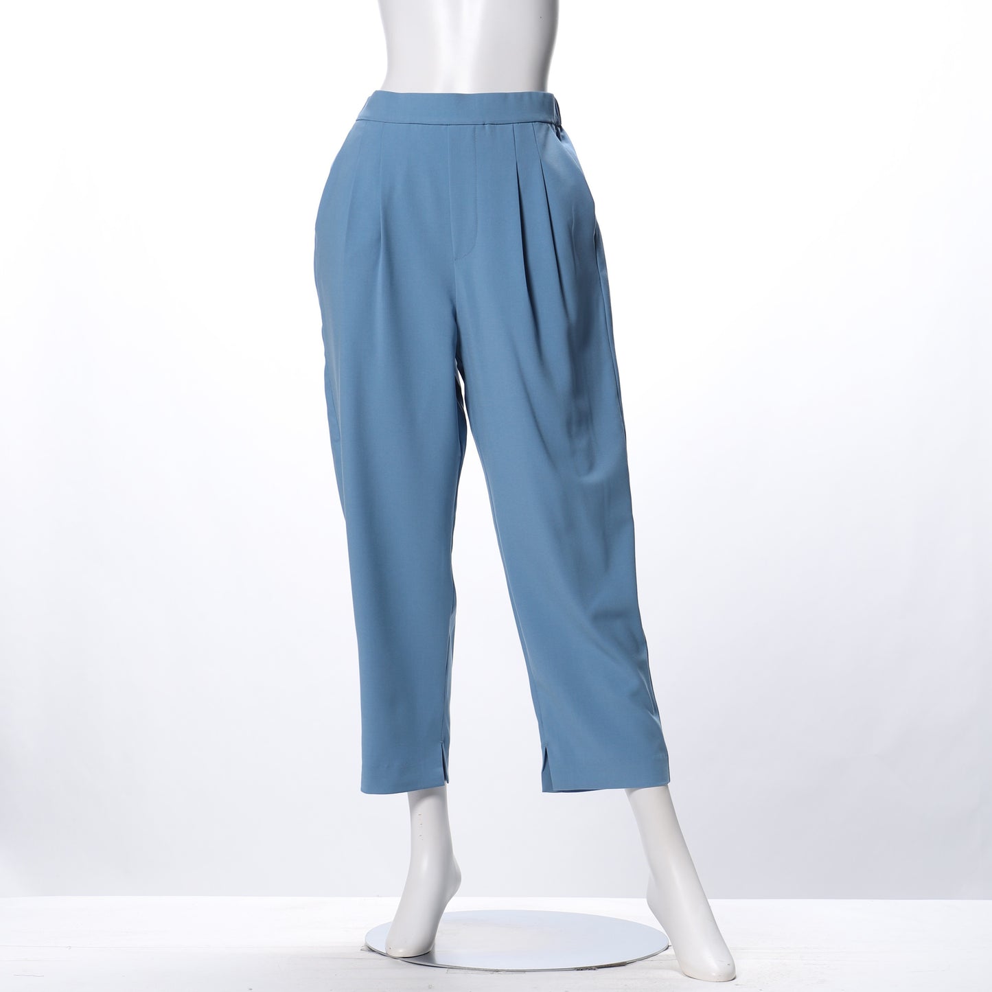 タック入りテーパードパンツ