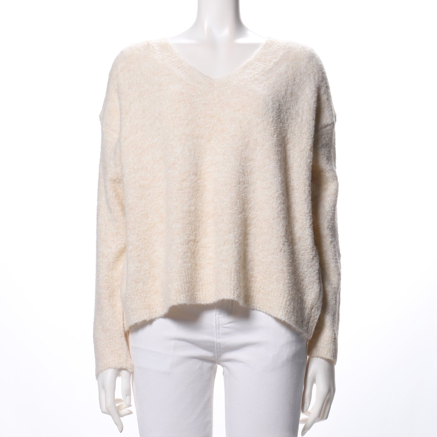 ドロップショルダーのＶネックニット