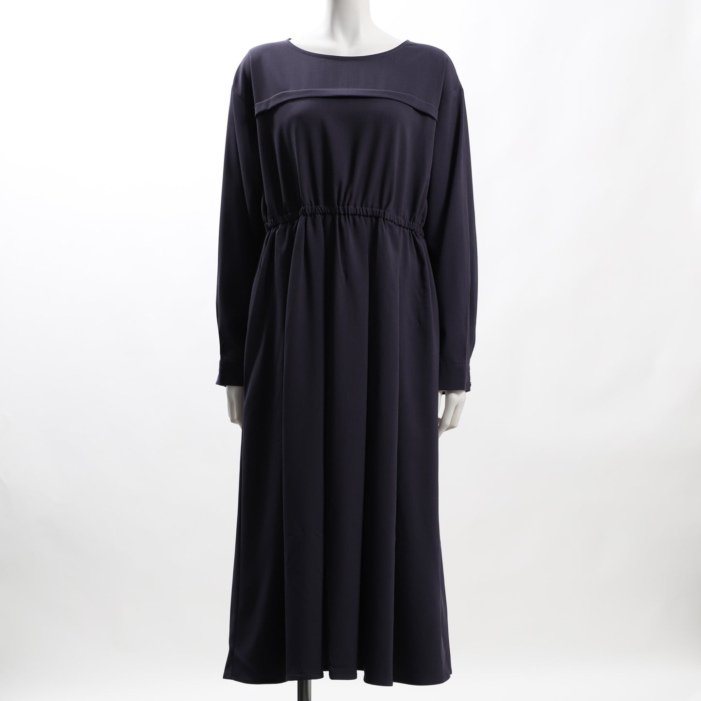 胸元デザインワンピース