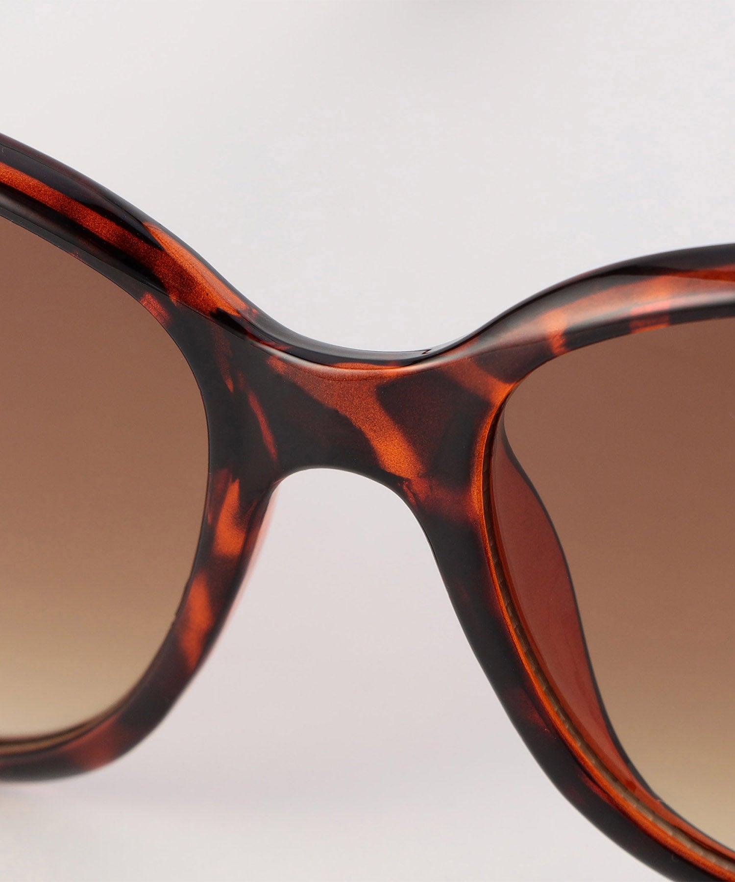 golden accent glasses