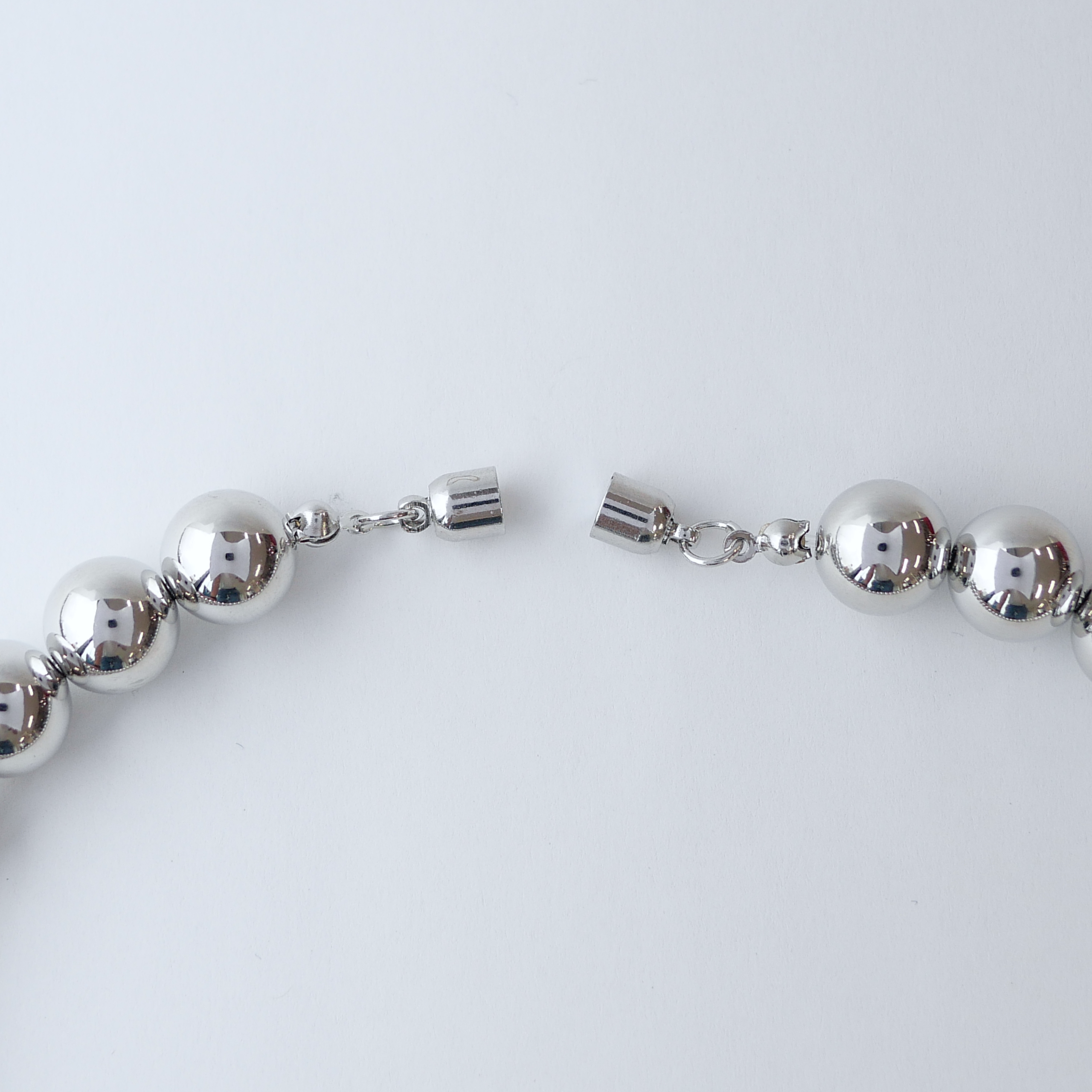 ボールチェーンマグネットネックレス