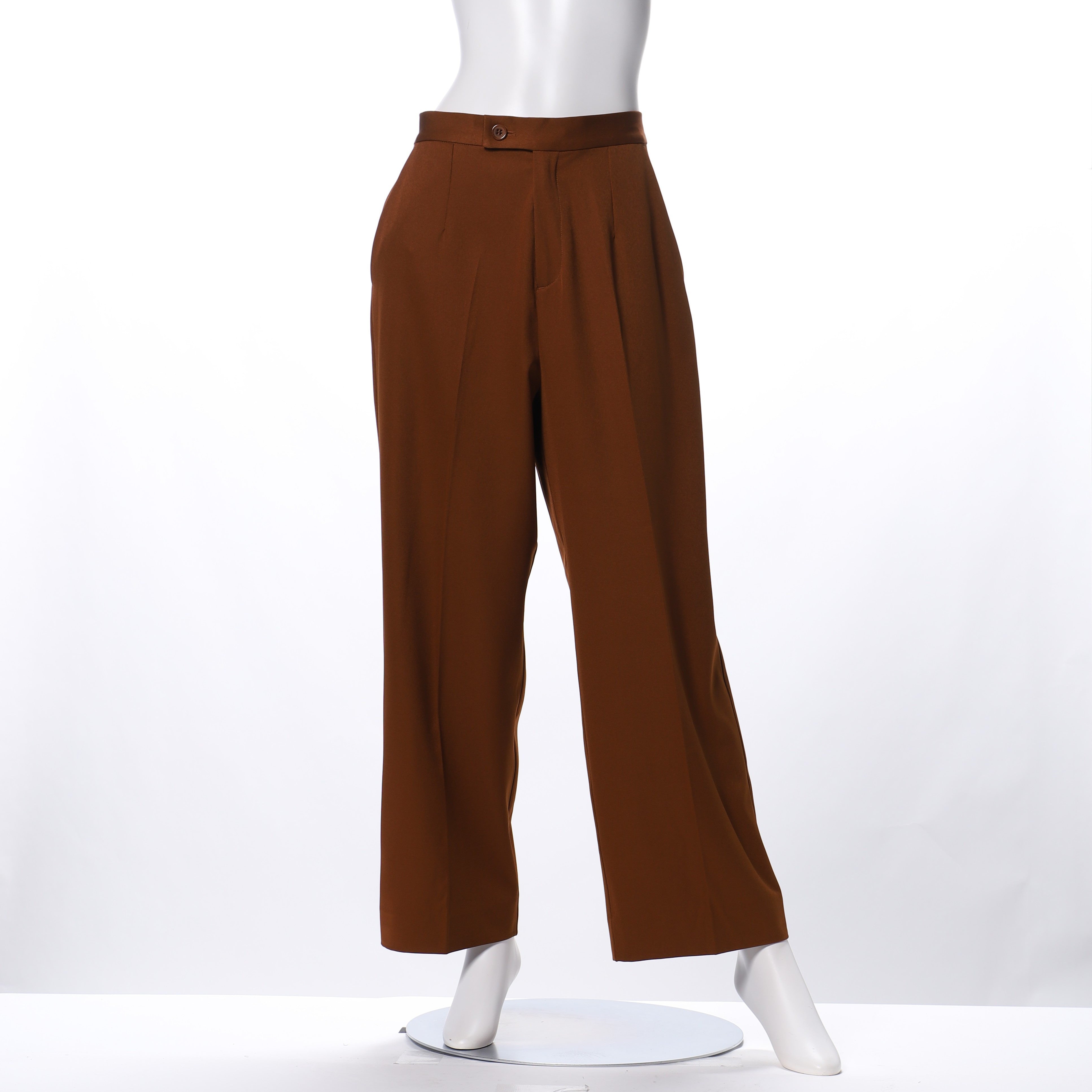 タック入りストレートパンツ