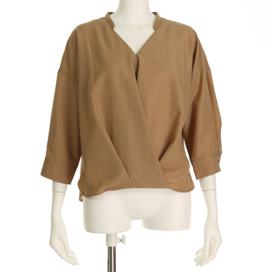 タック入りVネックブラウス