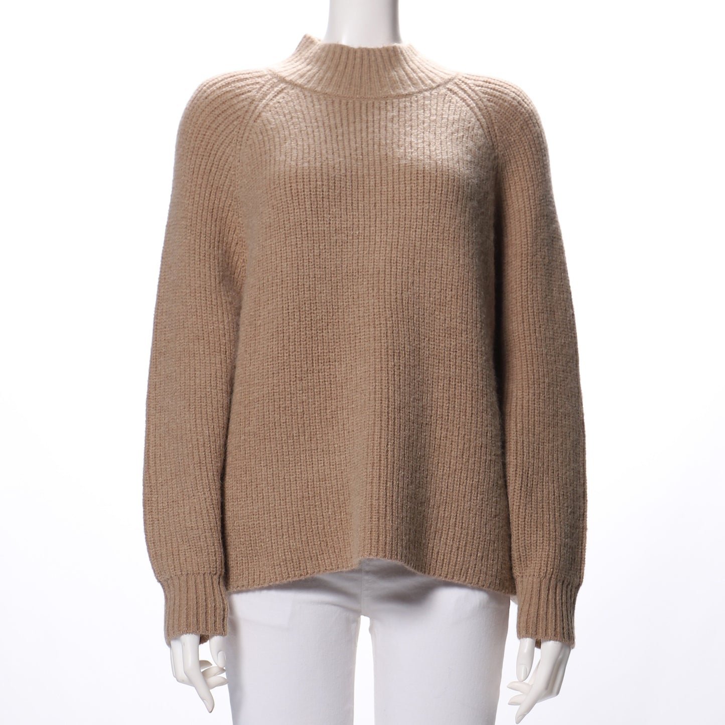 バックテールハイネックニット