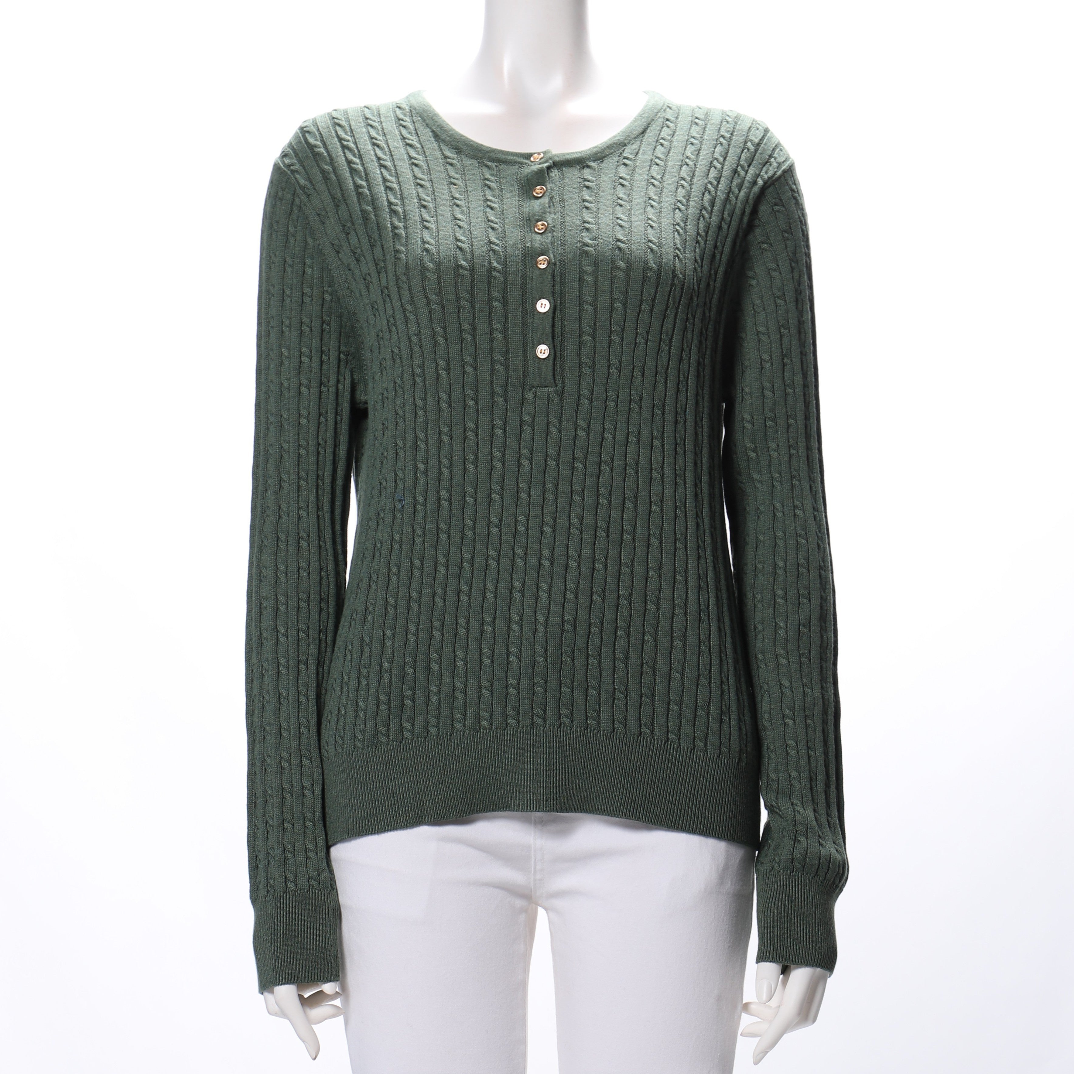 フロントボタン細ケーブル編みラウンドネックニット