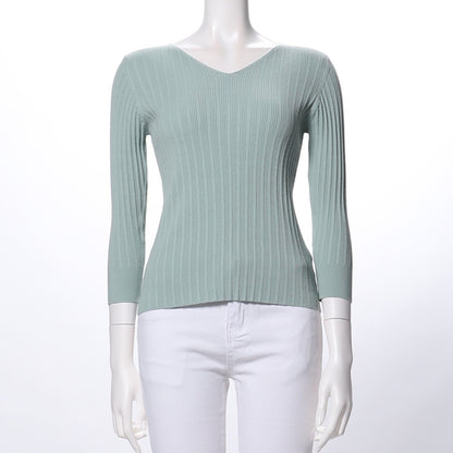 Vネックリブニット